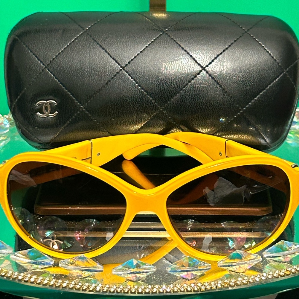 CHANEL Vibrant Yellow Sunglasses w/Quilted Black Case and Dustbag